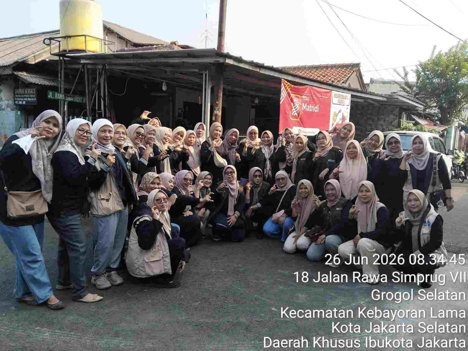 Gencarkan Jum’at Bersih, Kader RW 09 Grogol Selatan Edukasi Pilah Sampah hingga Cegah DBD