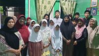 Arisan Ibu-Ibu RT 07/09 Grogol Selatan Santuni Belasan Anak Yatim dan Dhuafa