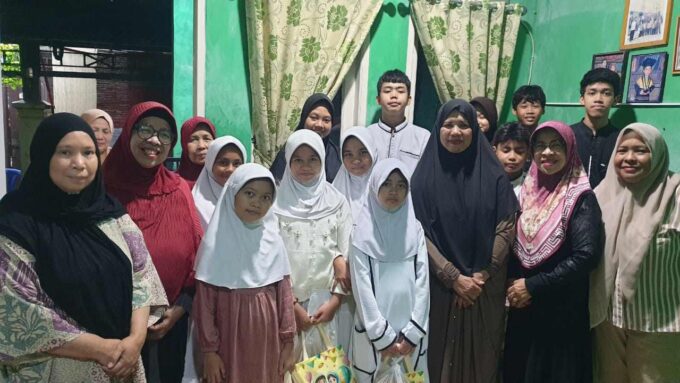 Arisan Ibu-Ibu RT 07/09 Grogol Selatan Santuni Belasan Anak Yatim dan Dhuafa