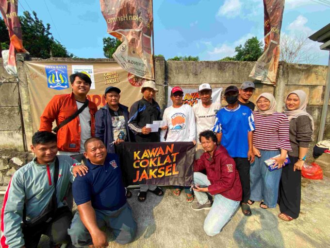 Pererat Silaturahmi Warga, Karang Taruna RW 09 Grogol Selatan Gelar ‘Gruduk Empang’