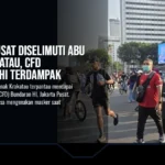 Abu vulkanik Gunung Anak Krakatau sempai ke Bundaran HI Jakarta (Foto: Taufiq Syarifudin/detikcom) | Sumber: Taufiq Syarifudin/detikcom)