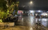 Foto: Hujan deras mengguyur Jakarta dan sekitarnya malam ini, termasuk Depok. (dok.detikcom) | Sumber: Hujan deras mengguyur Jakarta dan sekitarnya malam ini, termasuk Depok. (dok.detikcom)