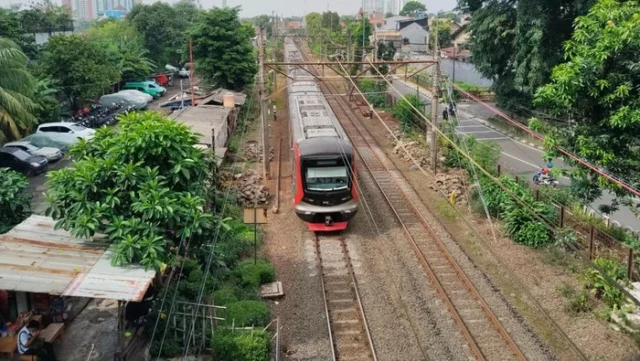 KAI Commuter Jelaskan Lansia BAB di KRL Bogor