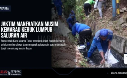 Jaktim Manfaatkan Musim Kemarau Keruk Lumpur Saluran Air Jaktim Manfaatkan Musim Kemarau Keruk Lumpur Saluran Air