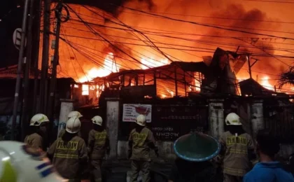 Kebakaran di Kebayoran Lama Padam, Korban Jiwa Nihil Kebakaran di Kebayoran Lama Padam, Korban Jiwa Nihil