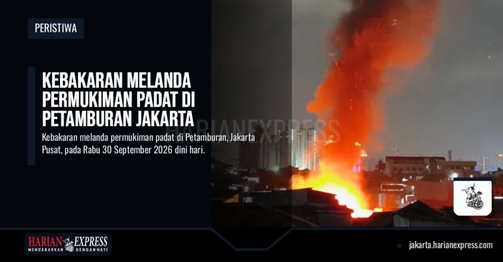 Kebakaran Melanda Permukiman Padat di Petamburan Jakarta