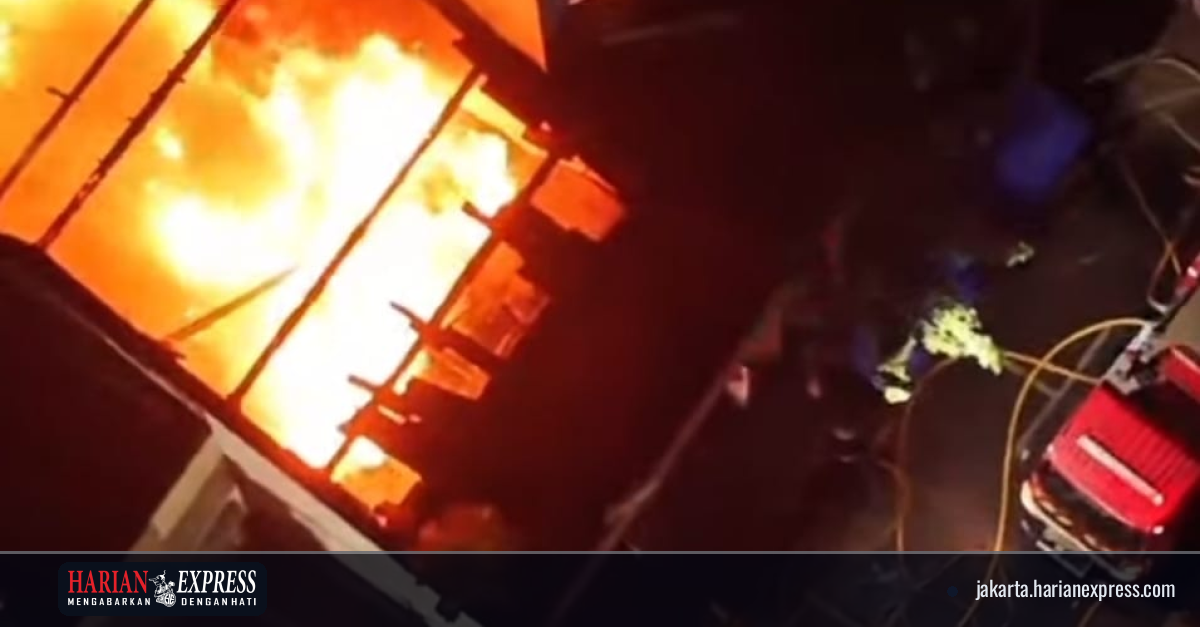Ruko di Asemka Terbakar, 21 Unit Damkar Dikerahkan