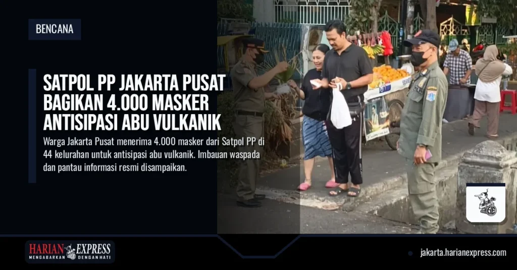 Satpol PP Jakarta Pusat Bagikan 4.000 Masker Antisipasi Abu Vulkanik