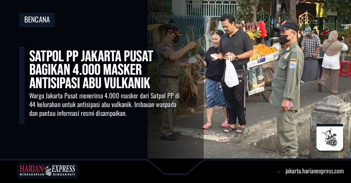 Satpol PP Jakarta Pusat Bagikan 4.000 Masker Antisipasi Abu Vulkanik