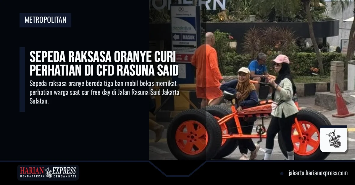 Sepeda Raksasa Oranye Curi Perhatian di CFD Rasuna Said