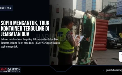 Sopir Mengantuk, Truk Kontainer Terguling di Jembatan Dua Sopir Mengantuk, Truk Kontainer Terguling di Jembatan Dua