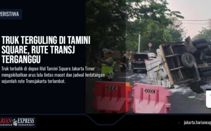 Truk Terguling di Tamini Square, Rute TransJ Terganggu Truk Terguling di Tamini Square, Rute TransJ Terganggu