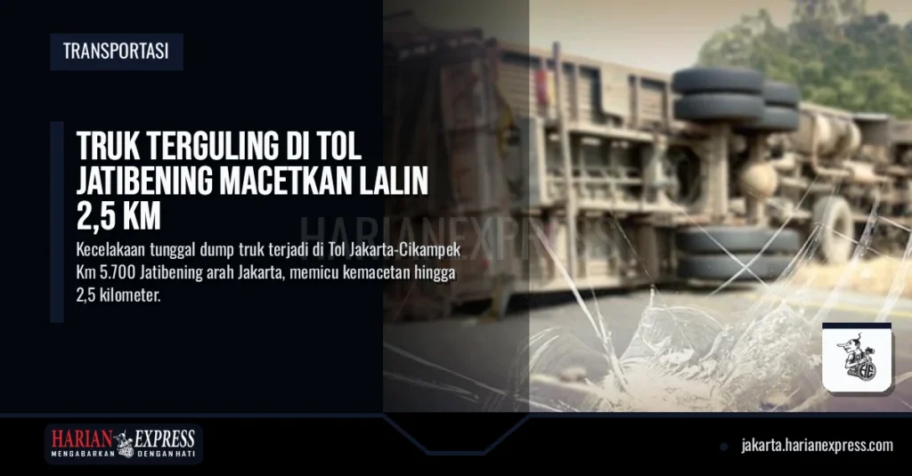 Truk Terguling di Tol Jatibening Macetkan Lalin 2,5 Km