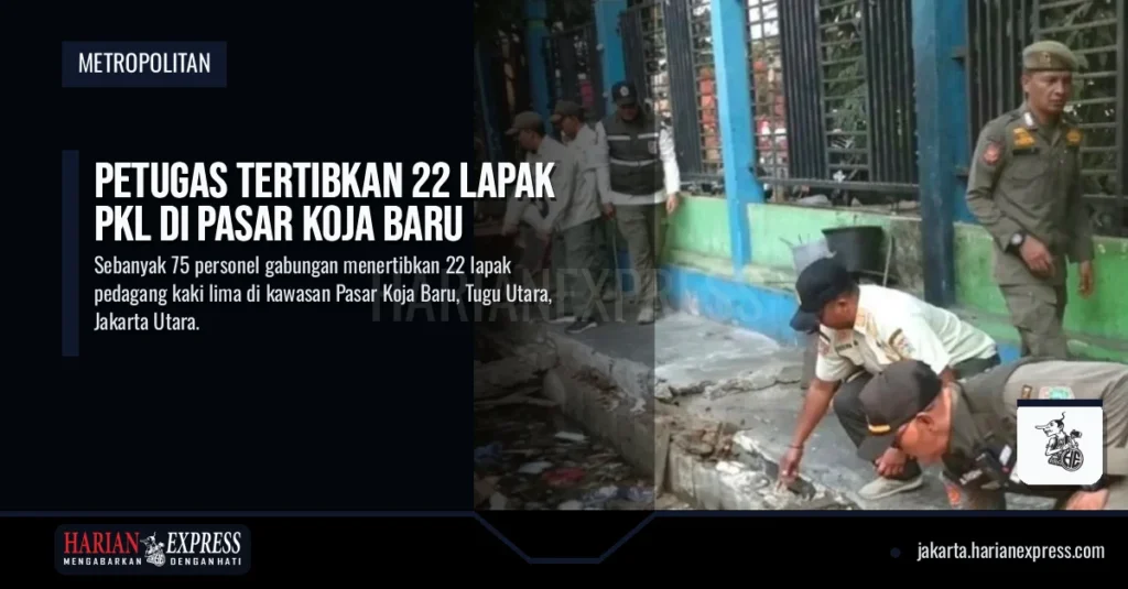 Petugas Tertibkan 22 Lapak PKL di Pasar Koja Baru