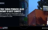 Truk Tabrak Pembatas Jalur Busway di Gatot Subroto